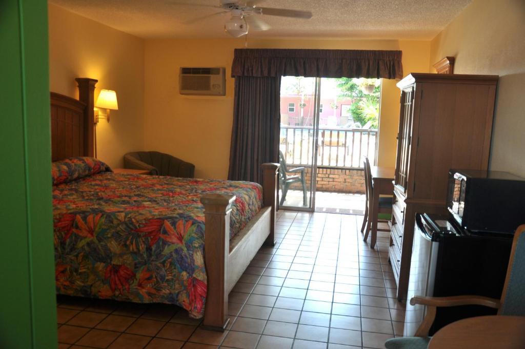 By The Beach Motel - Cocoa Beach Room photo