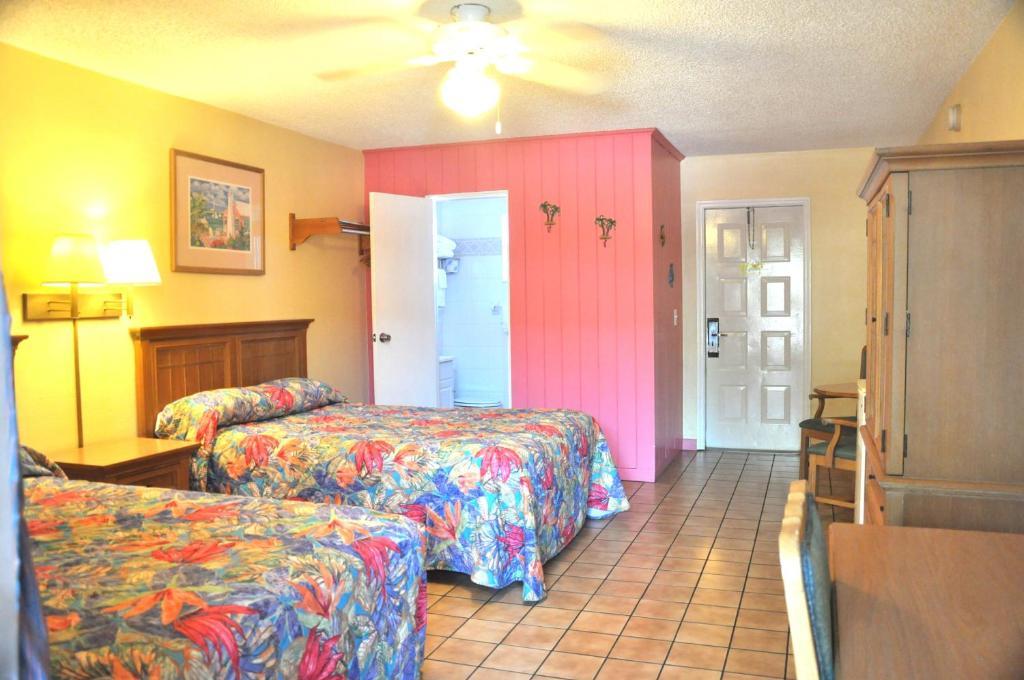 By The Beach Motel - Cocoa Beach Room photo