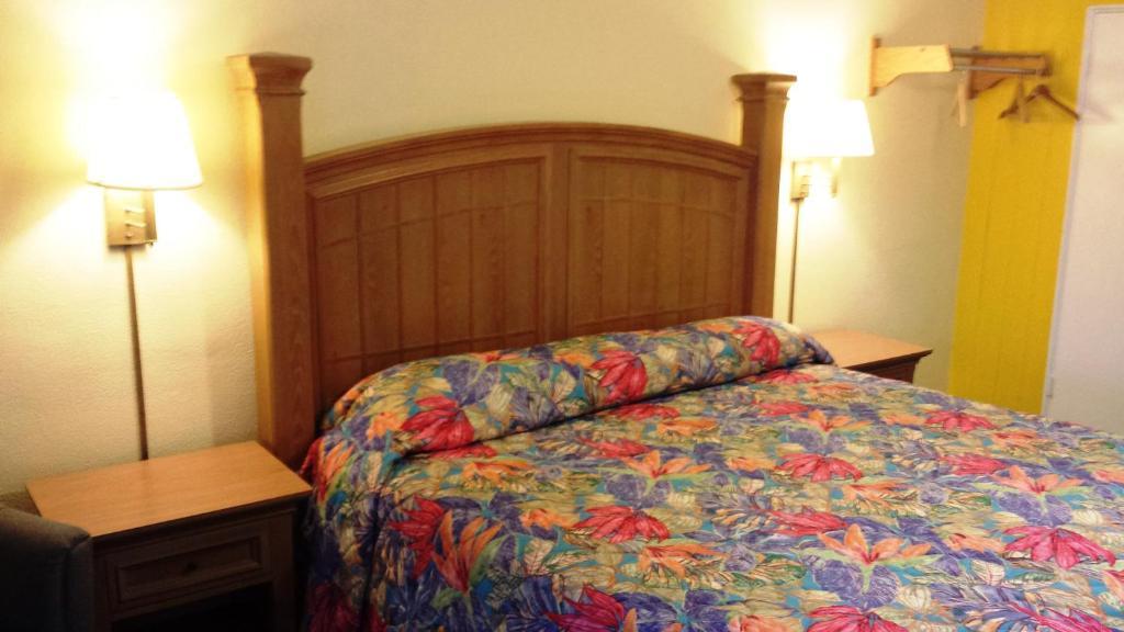 By The Beach Motel - Cocoa Beach Room photo