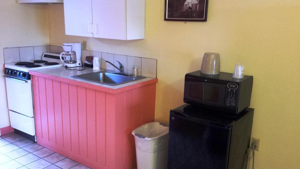By The Beach Motel - Cocoa Beach Room photo